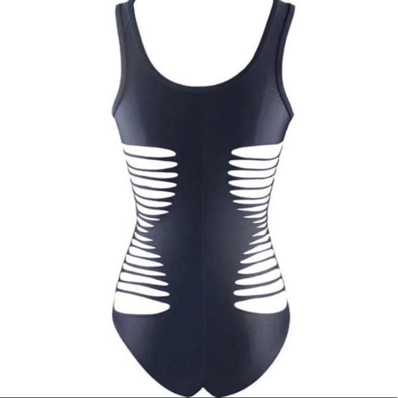 FEW LEFT! Slashed monokini in black - Picture 6 of 7